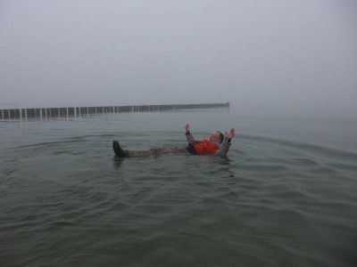 Die Kombi war dicht und trug mich im Wasser sogar ohne Schwimmweste.