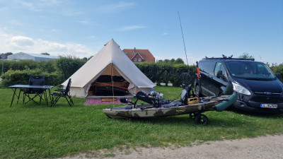 Das Zuhause ist aufgebaut und die Fahrzeuge stehen vor der Tür. Nun kann es endlich losgehen.