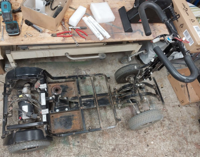 Das ist die Basis für's Zuggerät. Satte 650 Watt bringen das Ding locker auf 10 km/h.