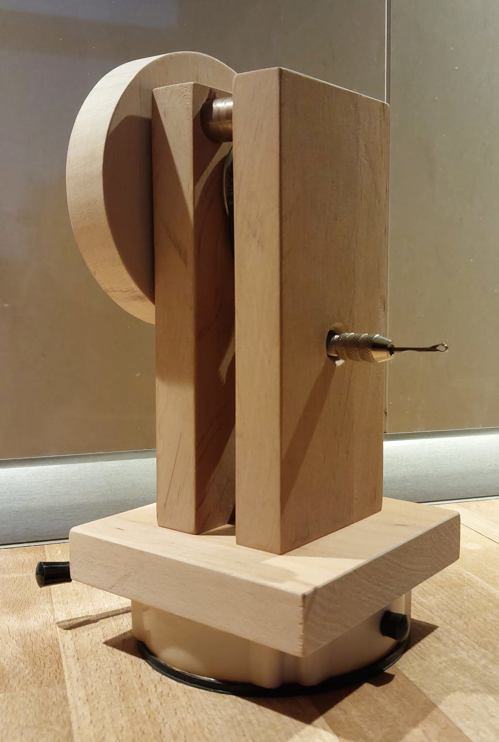 Bindegerät nach Schweizer Vorbild. Das Original kostet rund 300 EUR- ich habe etwa 20 EUR Materialkosten gehabt.