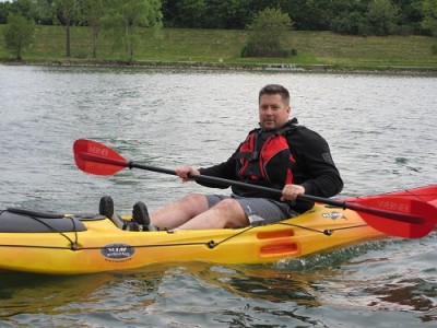 4.jpg (108.44 KiB) 6982 mal betrachtet Der Wind war ziemlich heftig. Die Wellen haben mich zwar nicht gestört (bzgl. Stabilität) - aber es war verdammt anstrengend, so daß ich nur zwei kleine Runden gefahren bin...