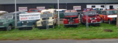 ...sowie Krankenwagen und Feuerwehrautos dabei.