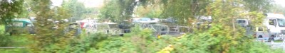 Geschätzte 300 Landys stehen da rum. Mit dabei ist alles, was man sich vorstellen kann. So sind kleine, große...